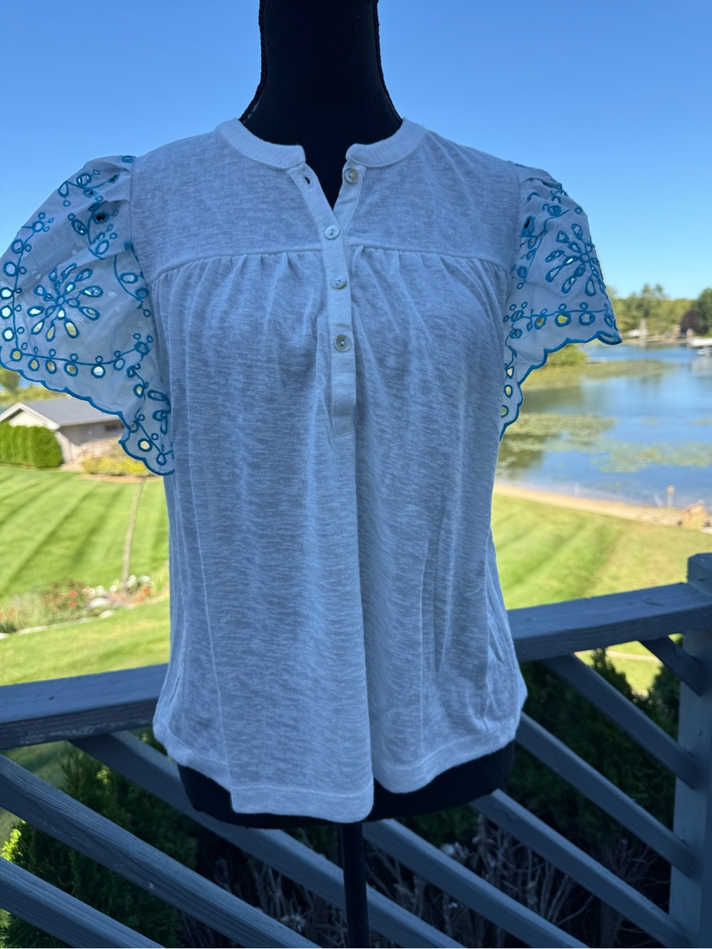 White Embroidered Sleeve Button-Neck Women's Top size Large new with tag